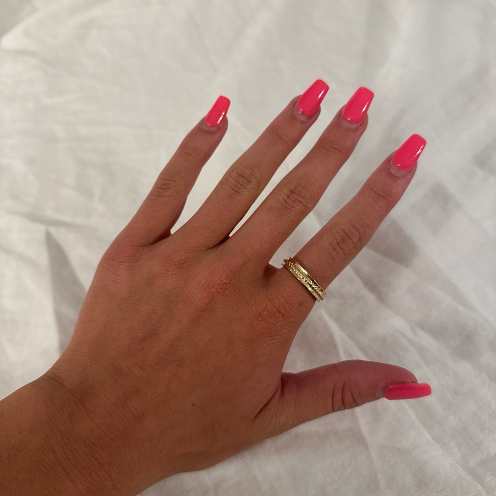 Elegant Gold Women's Ring